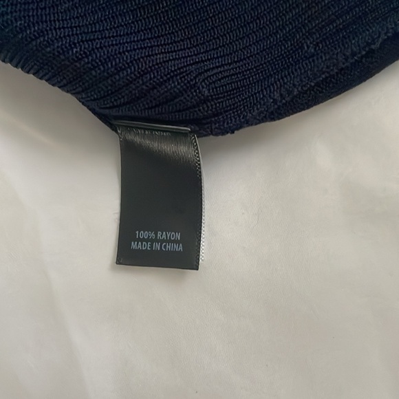 St John scoop neck tank top NWOT - Picture 3 of 4